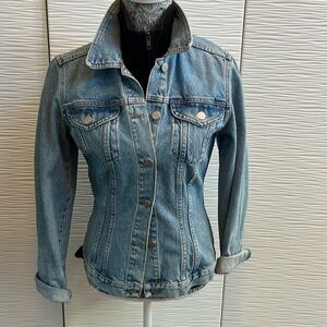 Sundance Classic  Fitted Jean Jacket. Size S